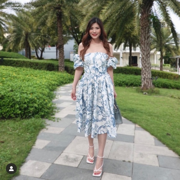 Dress - Picture 2 of 3